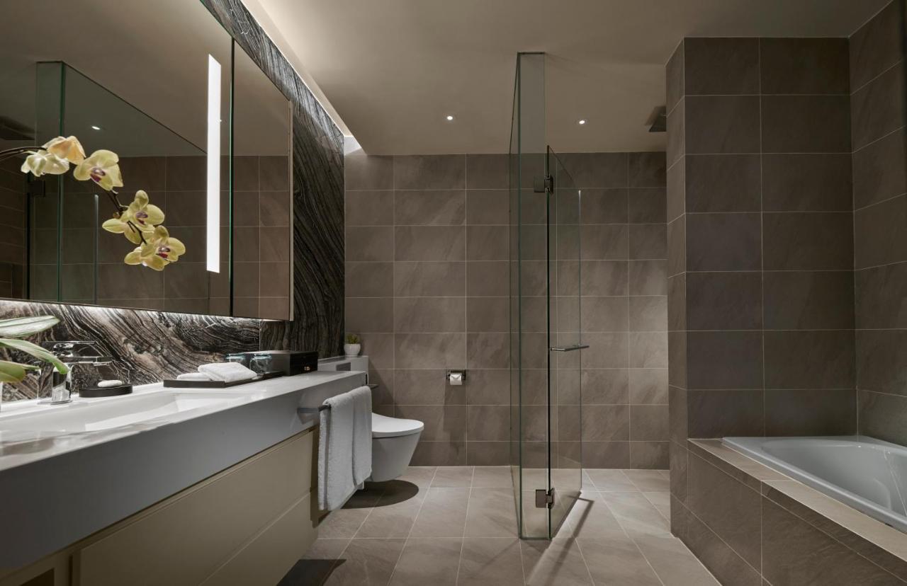 Pan Pacific Serviced Suites Куала Лумпур Екстериор снимка Bathroom